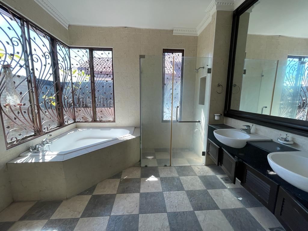Corner Lot Bungalow Aman Perdana Klang - photo 10