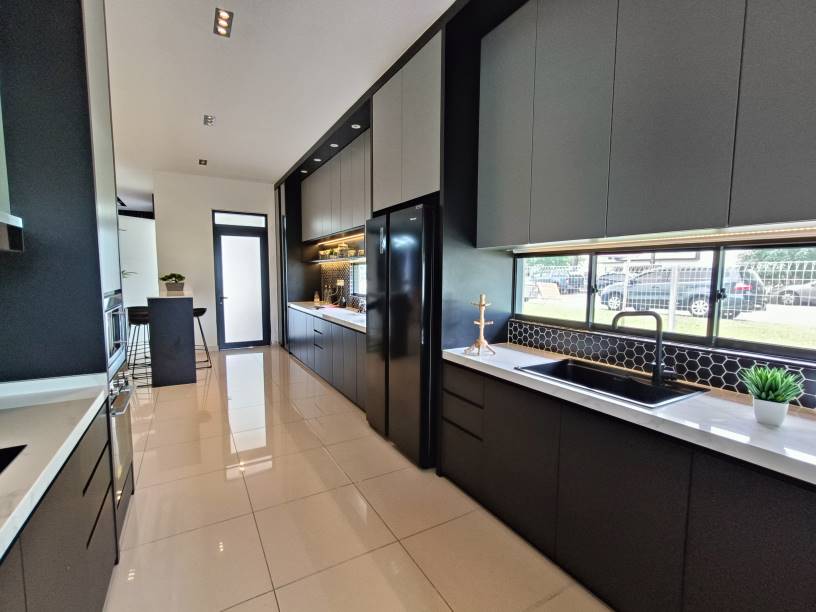 Corner Double Storey Shah Alam with swimming pool - photo 8