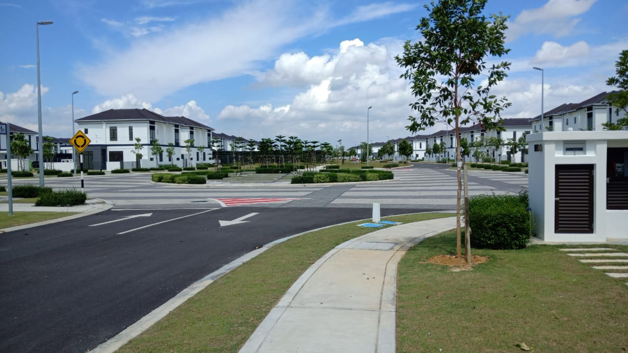 Corner Lot Double Storey Terrace Regent Garden - photo 2