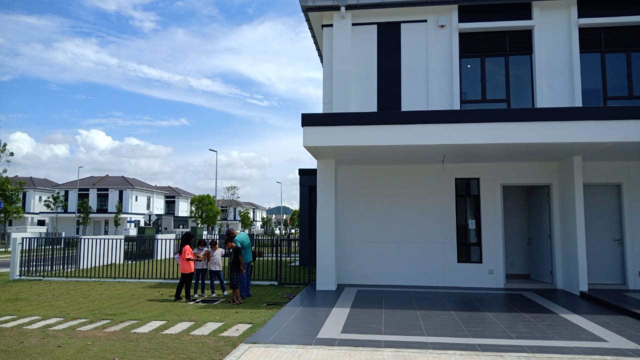 Corner Lot Double Storey Terrace Regent Garden - photo 3