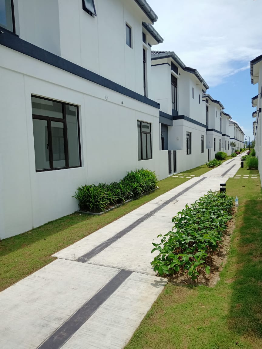 Corner Lot Double Storey Terrace Regent Garden - photo 8