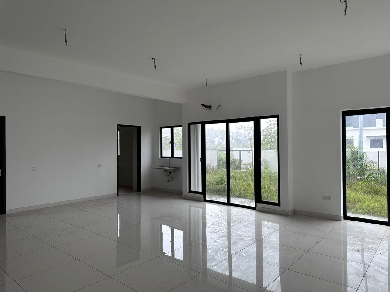 Corner Lot Semi D Jalan Frekuensi Reesia Elmina - photo 2