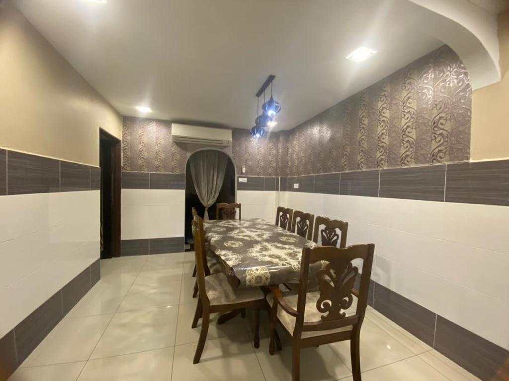 End Lot Renovated Double Storey Terrace TTDI Jaya - photo 2