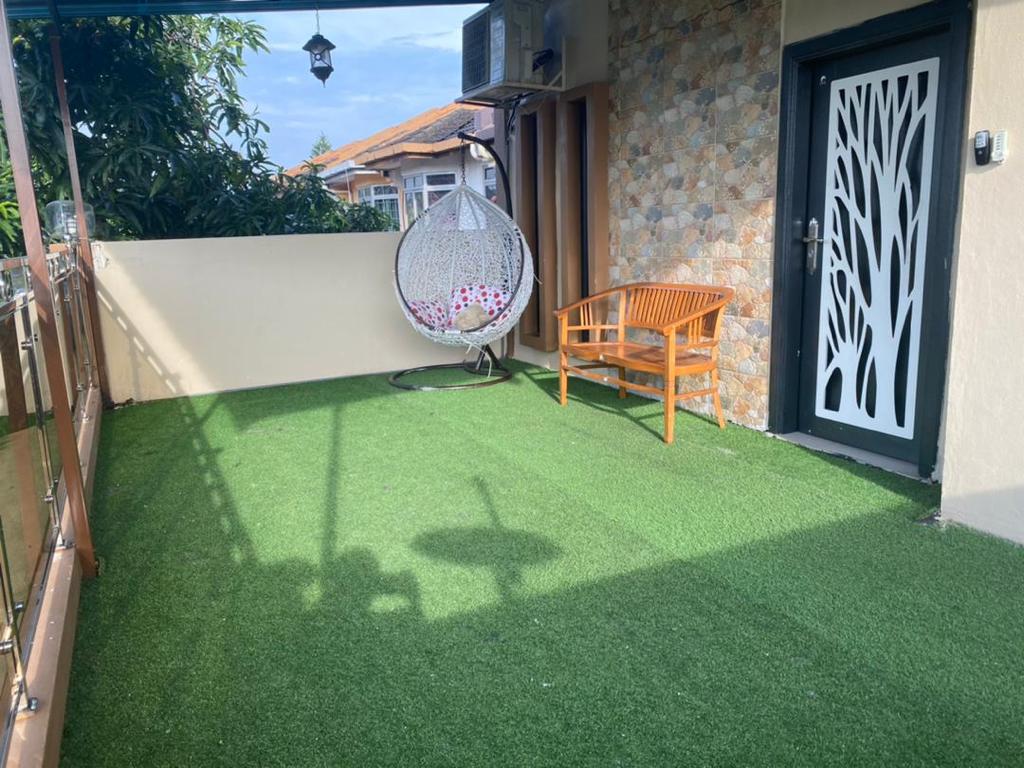 End Lot Renovated Double Storey Terrace TTDI Jaya - photo 4