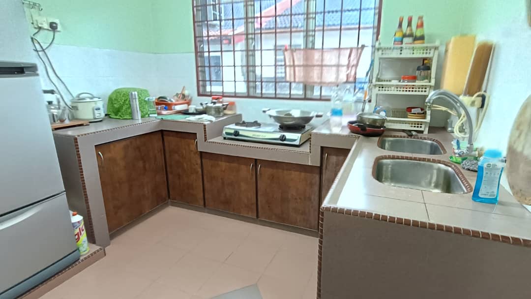 Garden Home Fully Renovated Extended Single Storey - photo 6