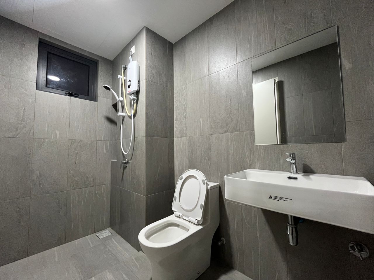 New Fully Furnish Savvy Riana Dutamas - photo 4
