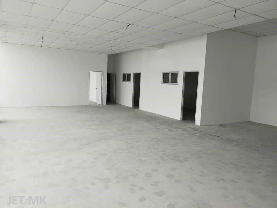 Warehouse Welloyd Industrial Park JET MK - photo 2