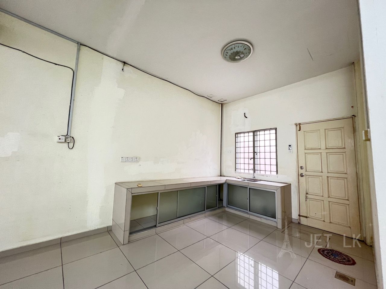 Ground Floor Bayu Tinggi Shoplot Lucas Kok - photo 4