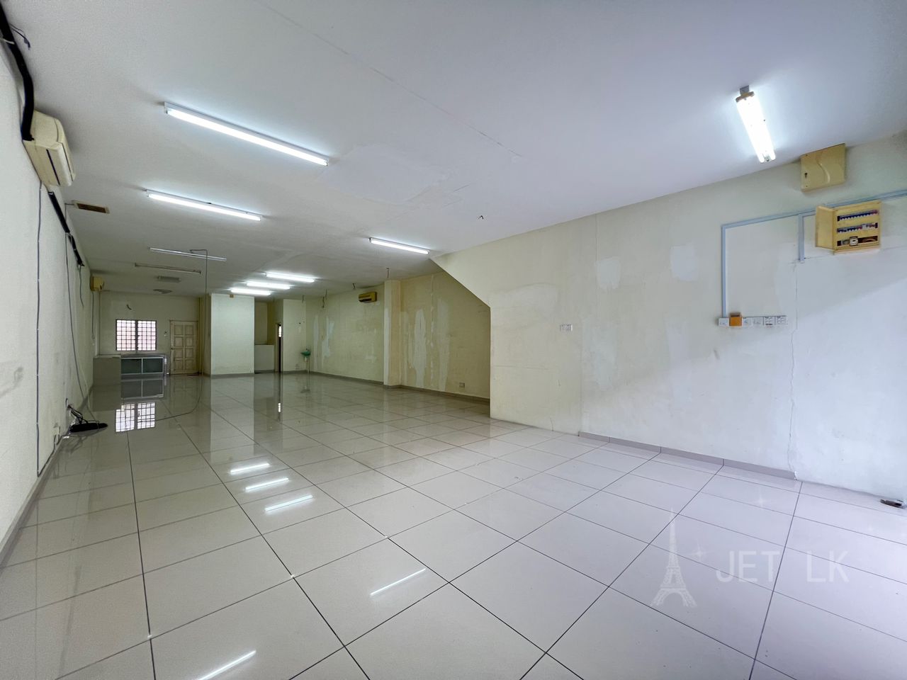 Ground Floor Bayu Tinggi Shoplot Lucas Kok - photo 6