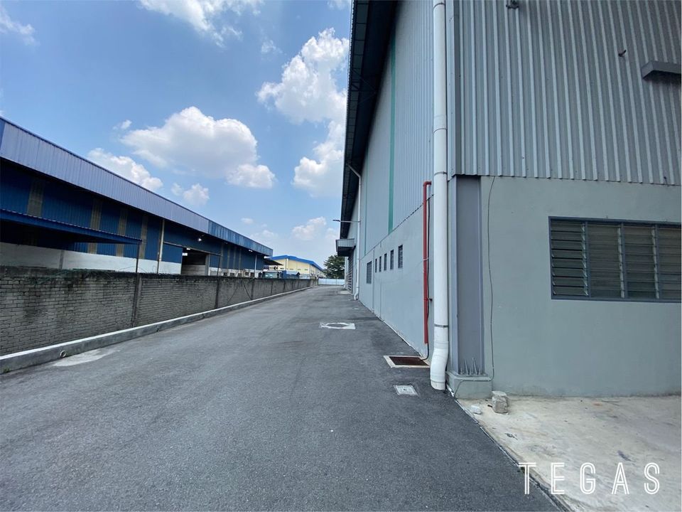 Meru Warehouse Factory Facing Main Road - photo 2