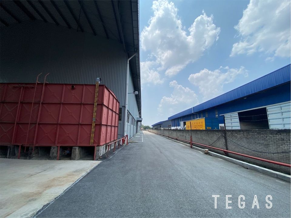 Meru Warehouse Factory Facing Main Road - photo 5