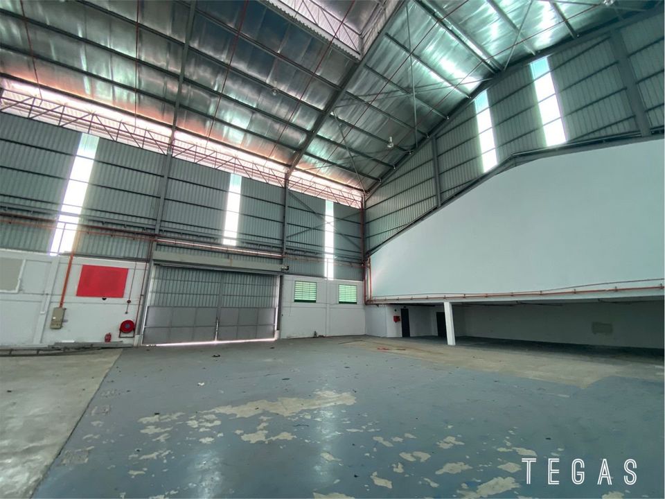Meru Warehouse Factory Facing Main Road - photo 6