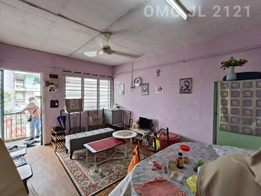 Taman Kem Port Klang Corner Flat - photo 4