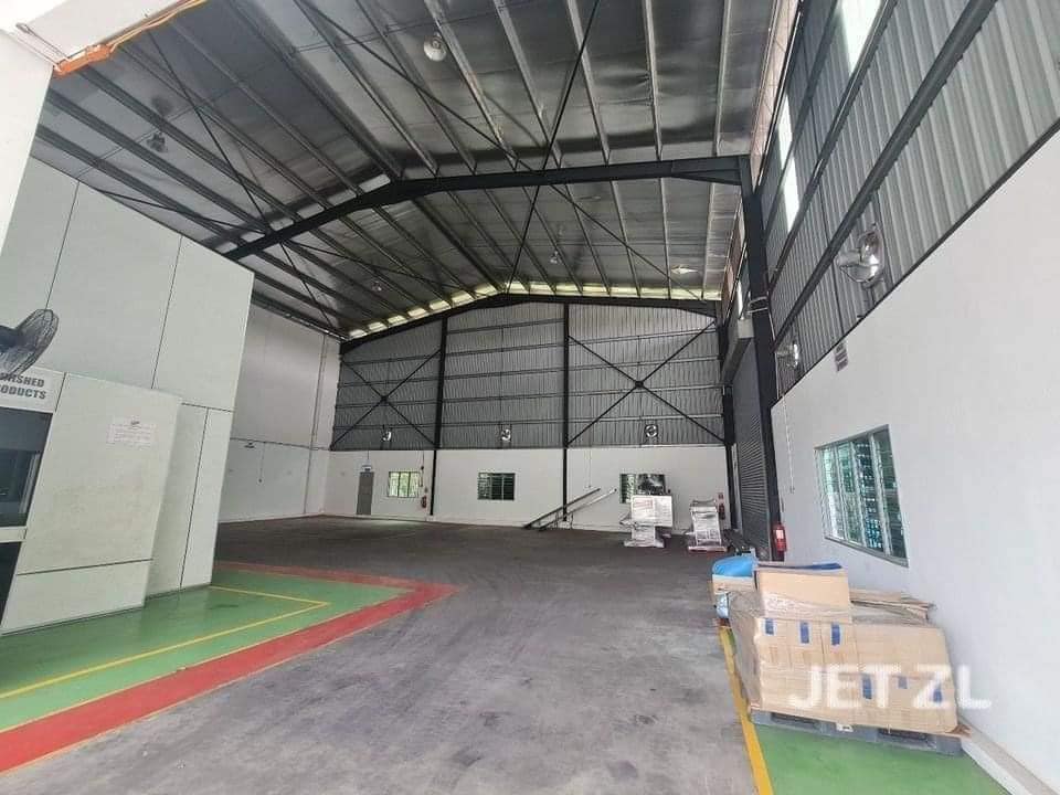 Tmn Perindustrian Air Hitam SemiD Factory - photo 2