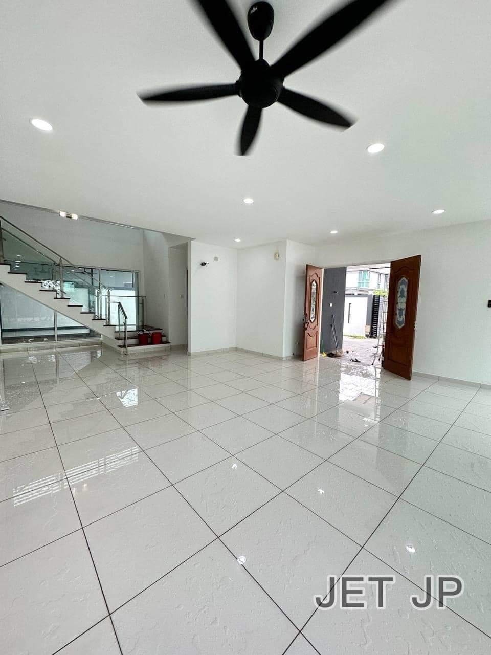 D Laman Greenville 2sty Bungalow Corner House - photo 2