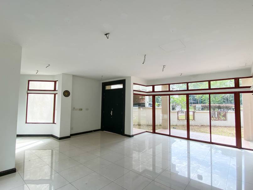 End Lot Facing Open Semi-D Bukit Jelutong for Sale - photo 2