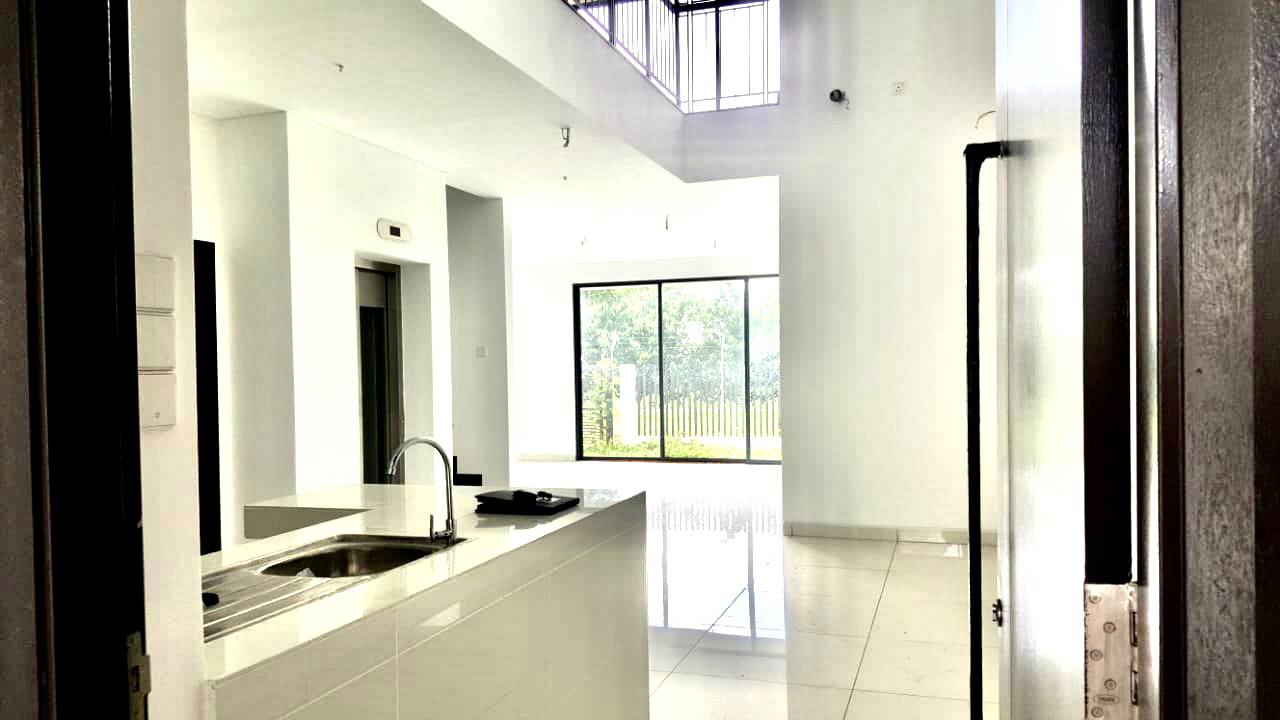 Triple Storey Superlink Laman Glenmarie - photo 4