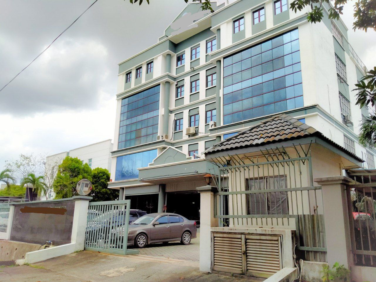 4 STOREY WISMA OFFICE CUM WAREHOUSE SEKSYEN 33 - photo 2