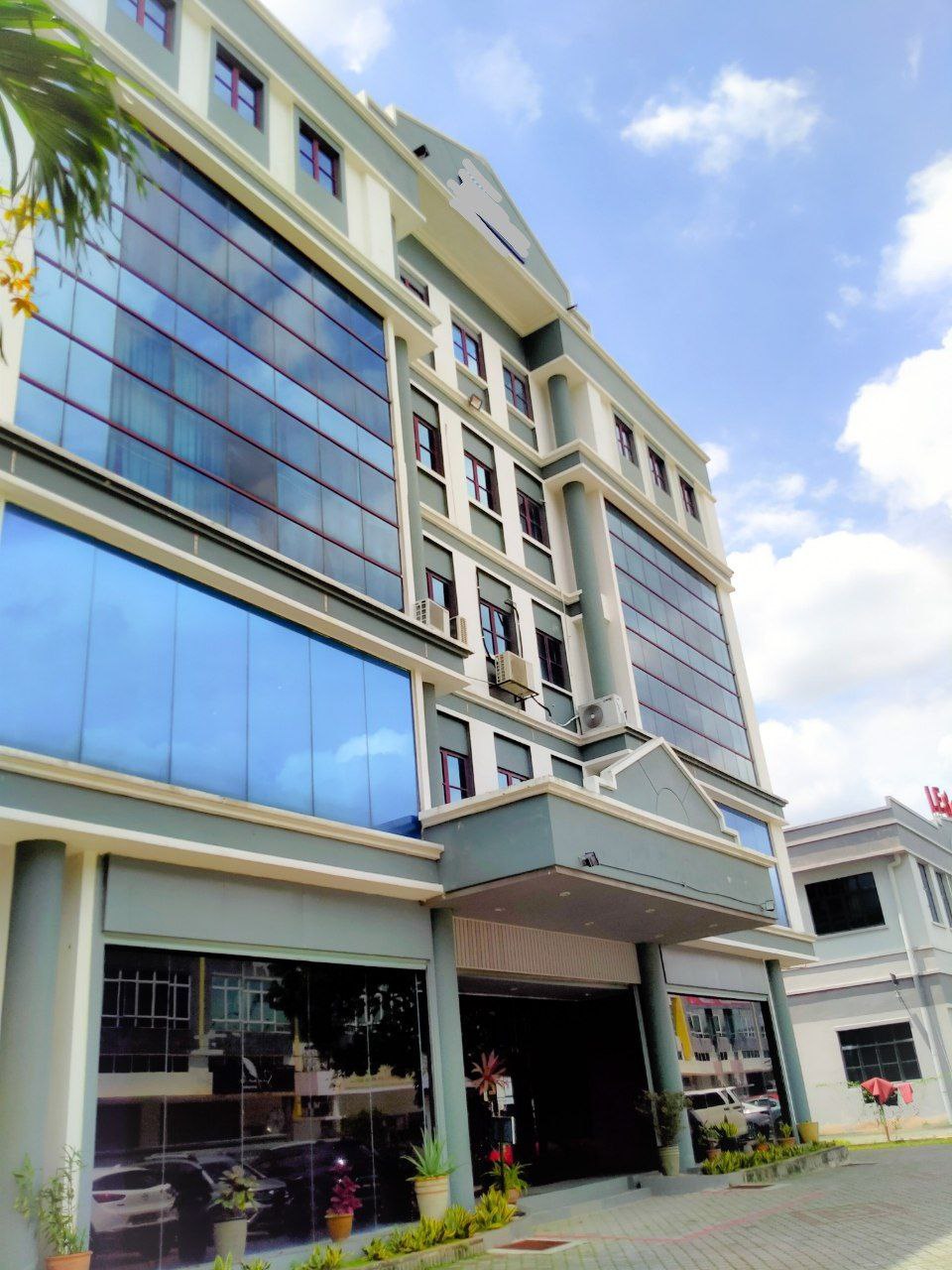 4 STOREY WISMA OFFICE CUM WAREHOUSE SEKSYEN 33 - photo 3