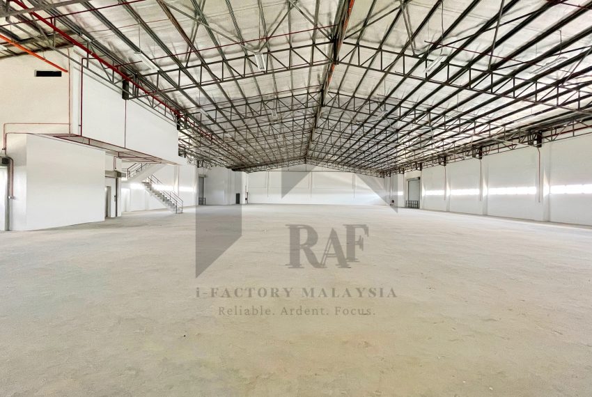 3 Storey Detached Office  Warehouse at Section 15 - photo 3