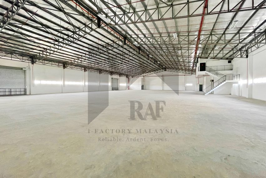 3 Storey Detached Office  Warehouse at Section 15 - photo 4