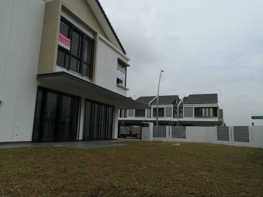 CORNER LOT DOUBLE STOREY  SHAH ALAM - photo 3