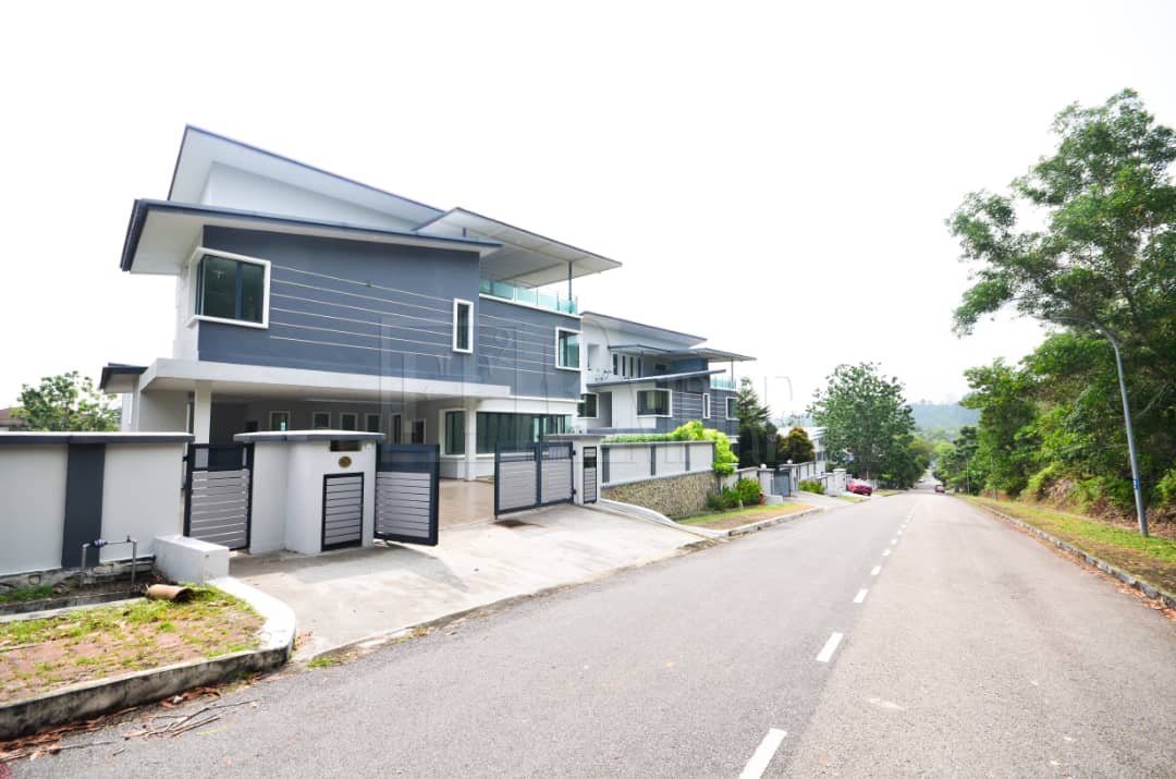 MODERN 3 STOREY BUNGALOW MONTEREZ GOLF CLUB - photo 3