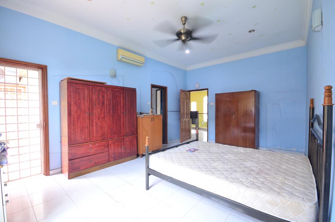 DOUBLE STOREY BUNGALOW AT SEKSYEN 13 SHAH ALAM - photo 10