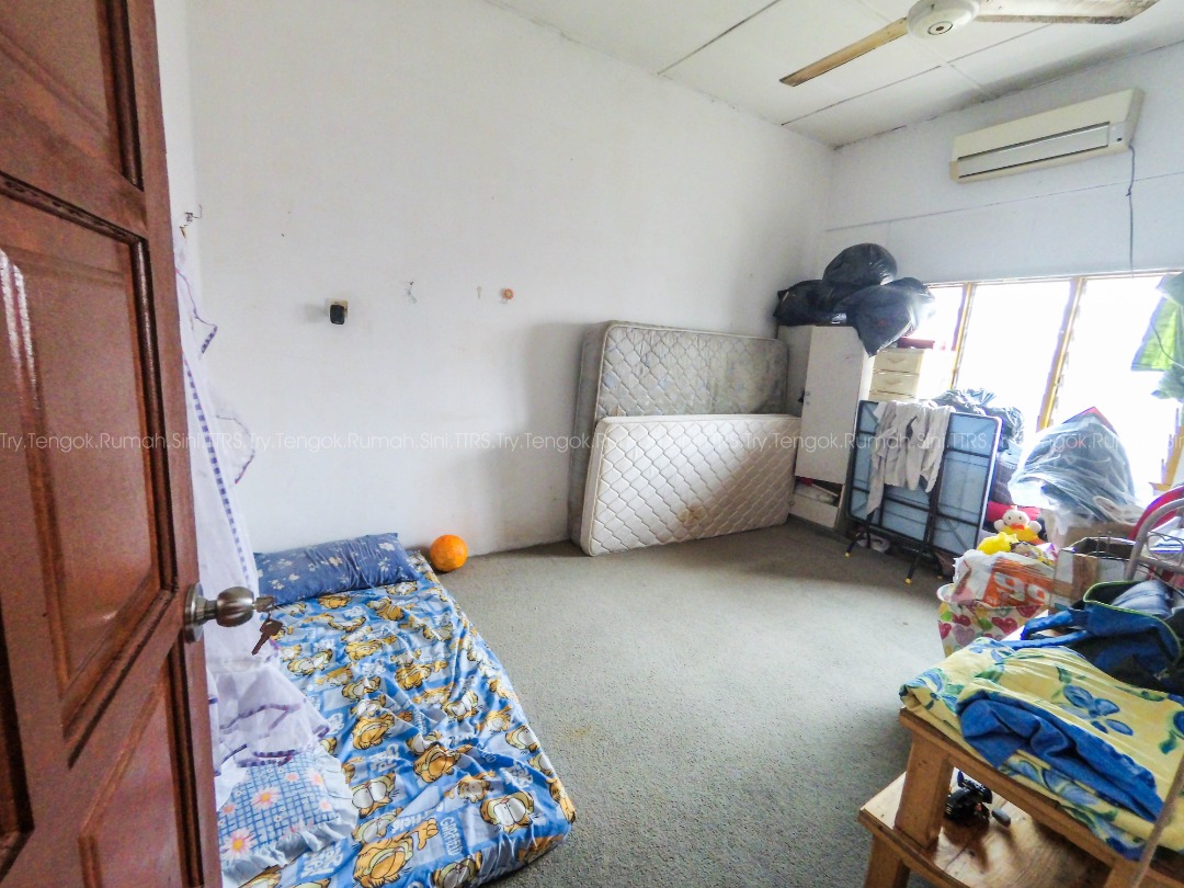 Single Storey Terrace Kawasan 19, Jalan Meru - photo 4