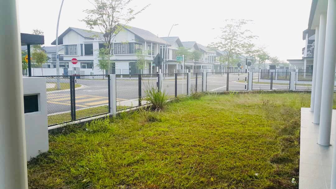 Twin Bungalow Spacious Corner Unit Elmina Garden