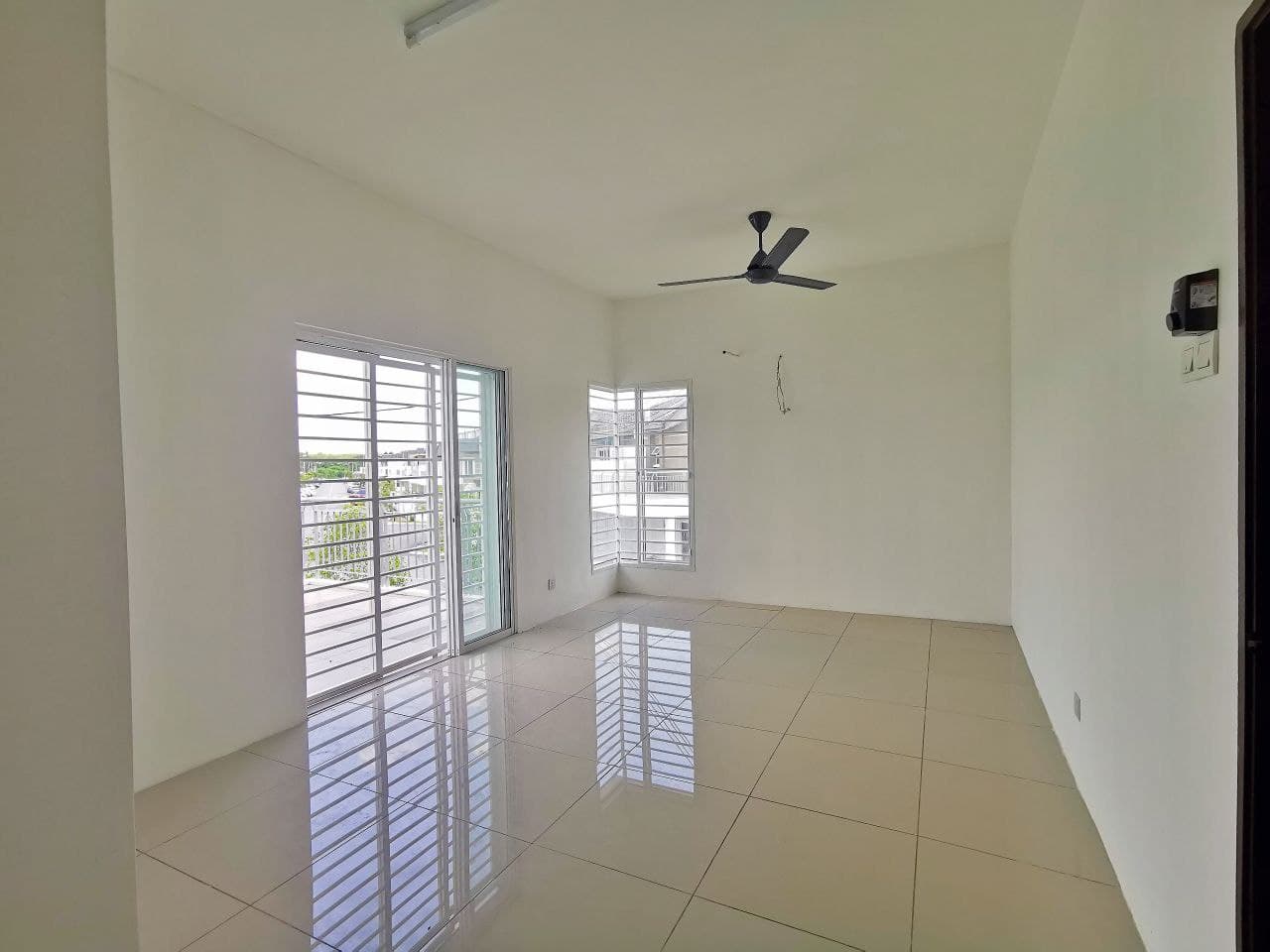 CORNER LOT Semi D Taman Desiran Bayu Puchong - photo 2
