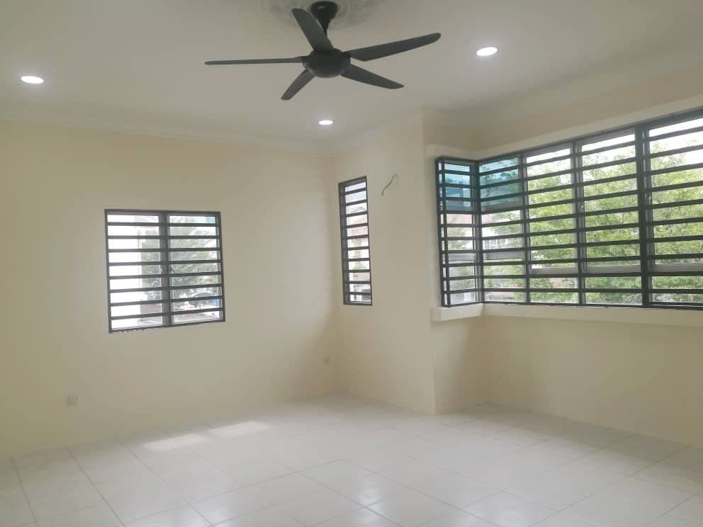 Double Storey End Lot Bandar Nusa Rhu - photo 5