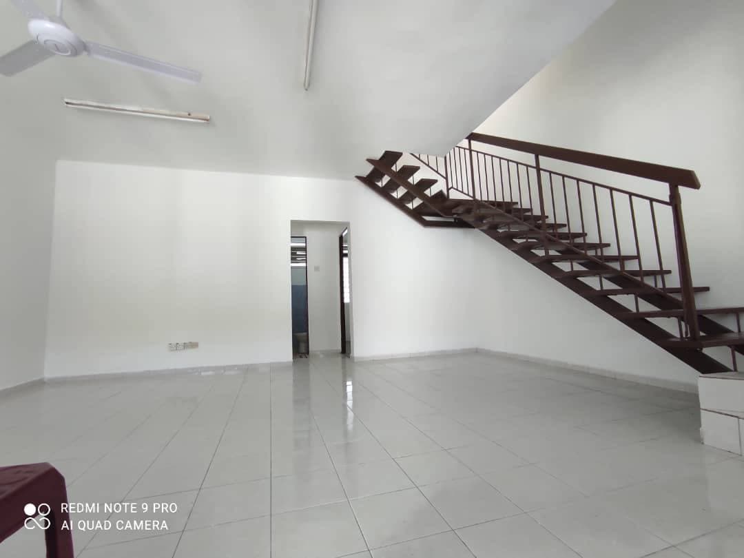 BIG LAND AREA 2 Storey House RENOVATED, SP 2 - photo 2