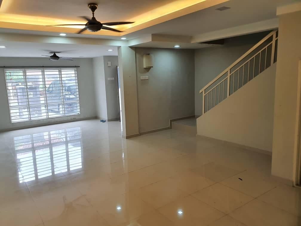 Must View Double Storey SP4 Bandar Saujana Putra, - photo 4