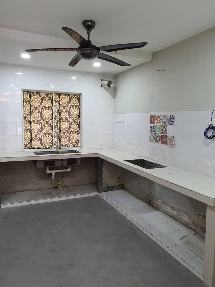 Must View Double Storey SP4 Bandar Saujana Putra, - photo 8