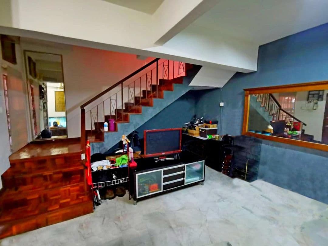 TERMURAH  RENOVATED  Double Storey Shah Alam - photo 2