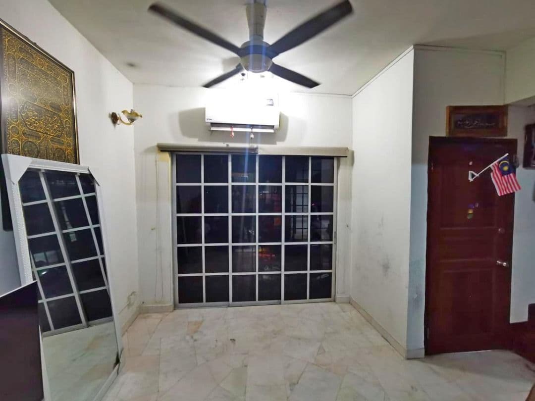 TERMURAH  RENOVATED  Double Storey Shah Alam - photo 3