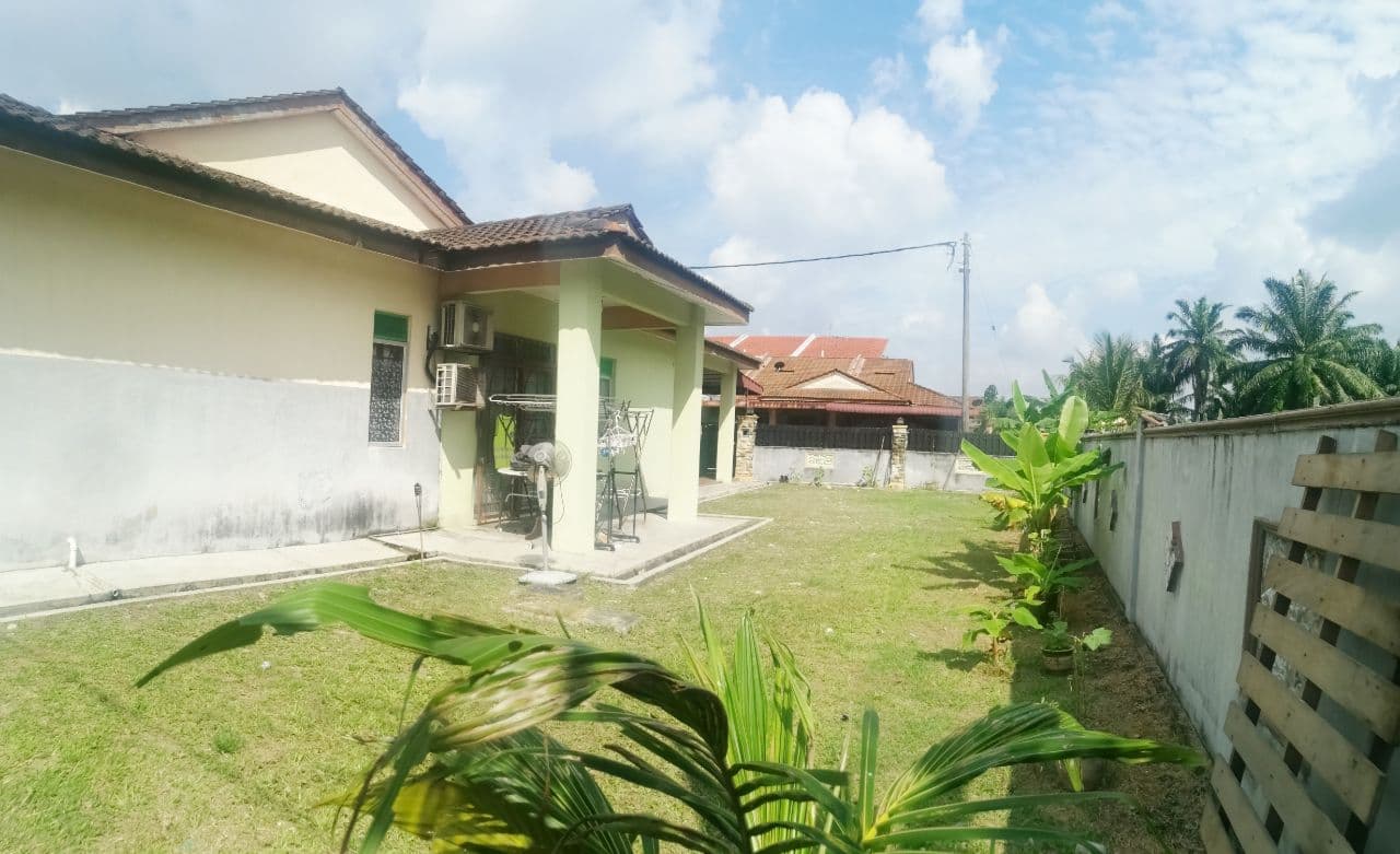 CORNER UNIT  SINGLE STOREY TELOK PANGLIMA GARANG - photo 2
