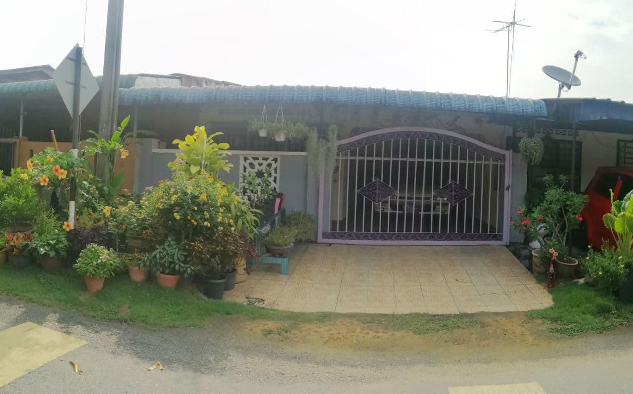 FULLY RENOVATED Single Storey Intermediate Tmn Jug