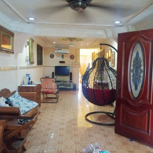 FULLY RENOVATED Single Storey Intermediate Tmn Jug - photo 4