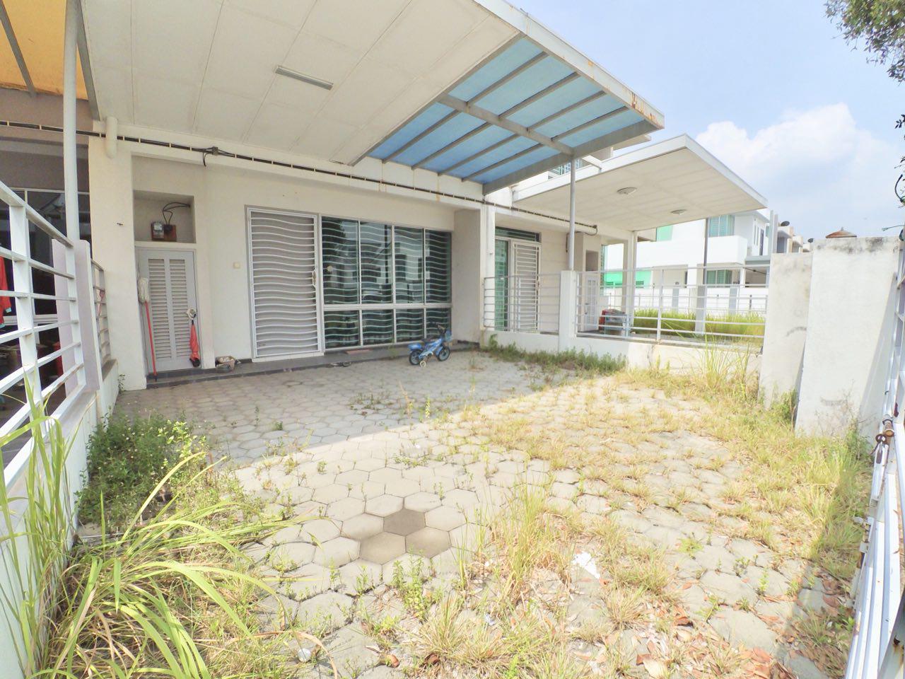 Double Storey Jalan Sumazau, Bandar Bukit Raja - photo 1