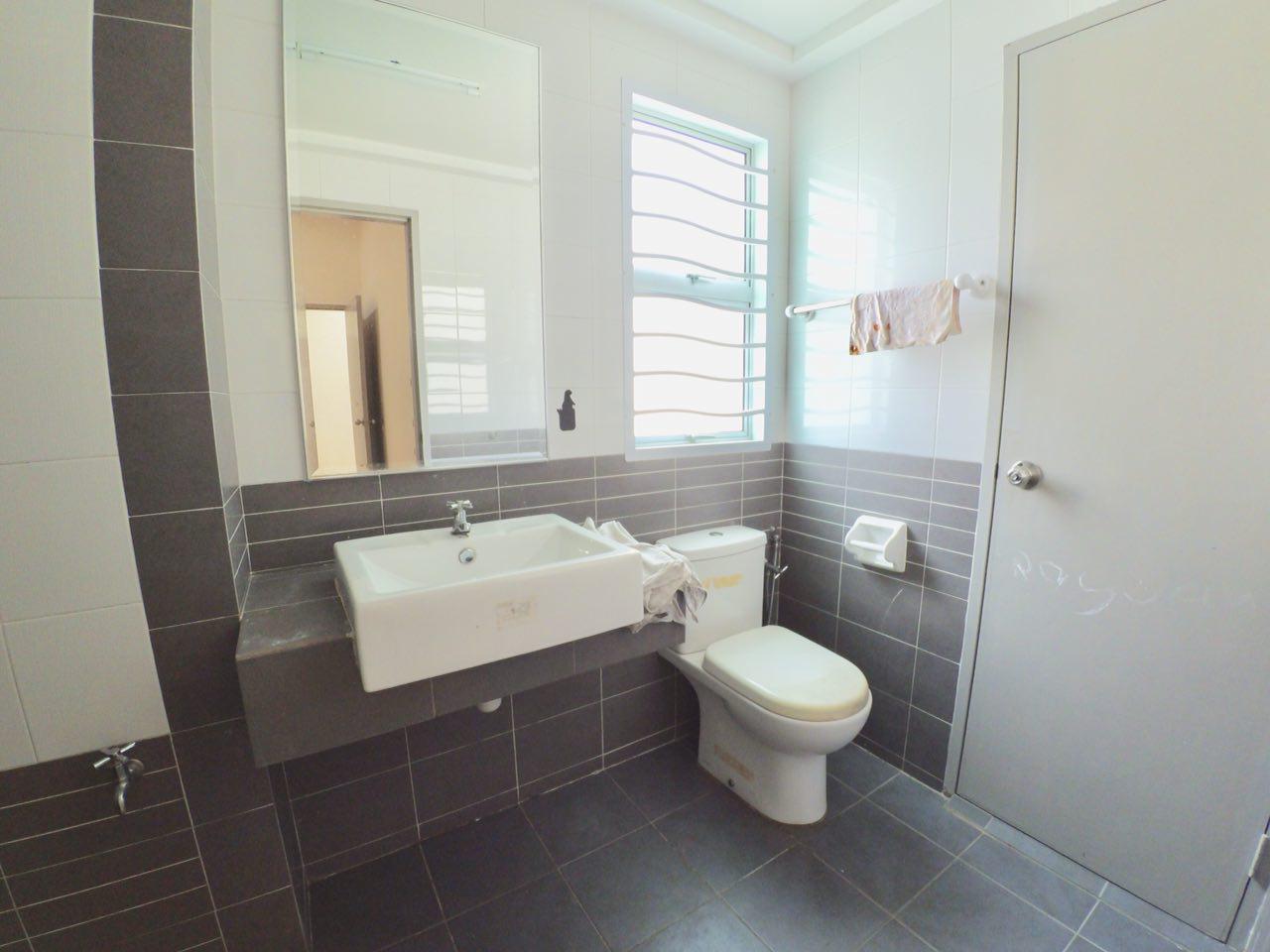 Double Storey Jalan Sumazau, Bandar Bukit Raja - photo 2