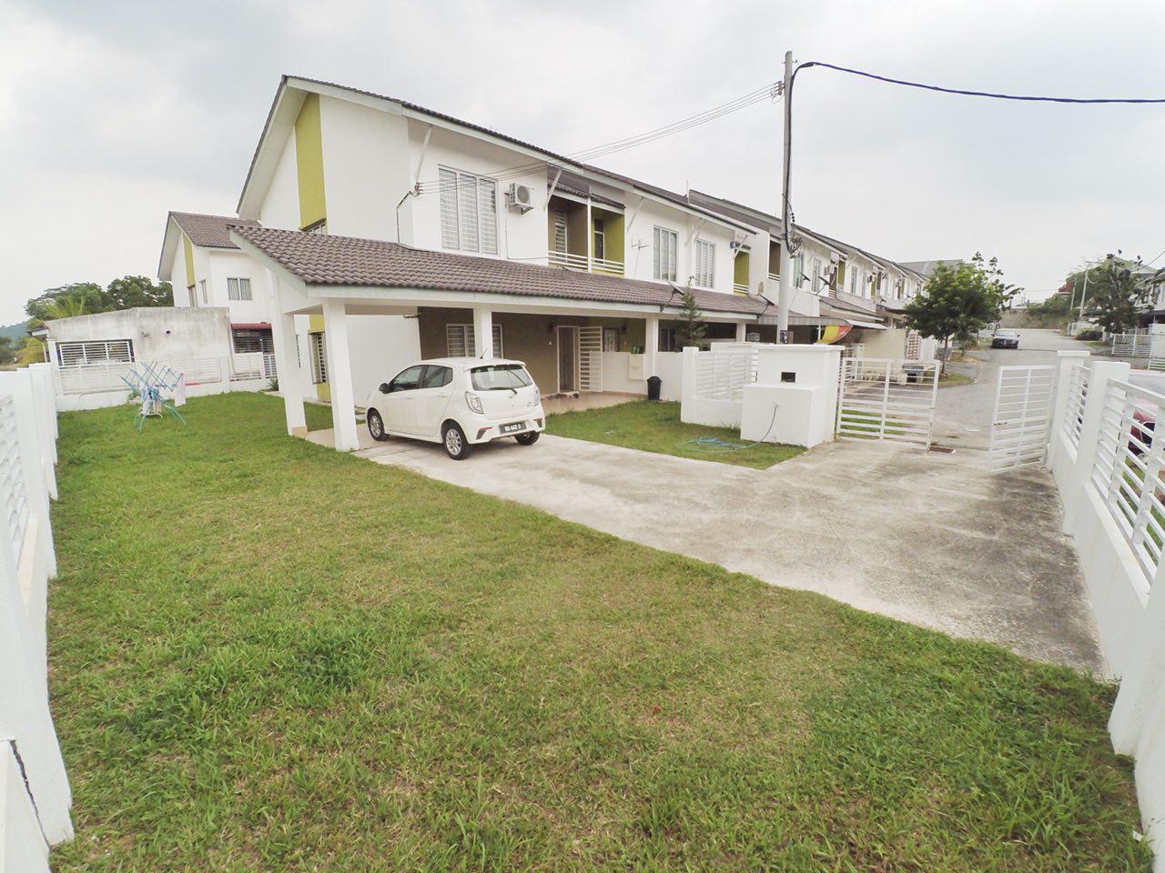 CORNER LOT TAMAN IXORA