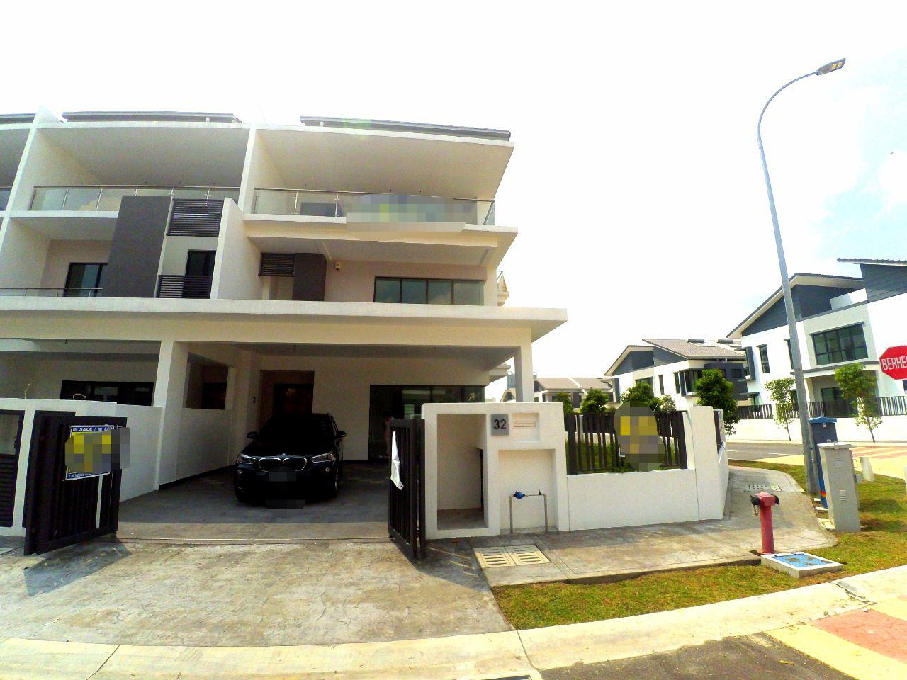Dumalis 16 Sierra Corner Lot 3 Storey