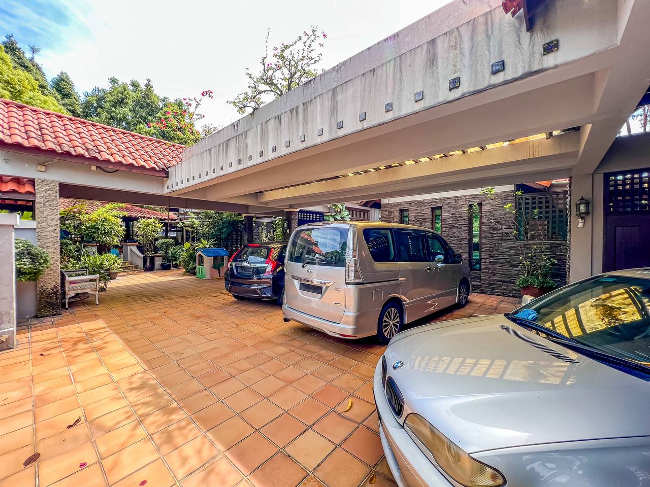 Bukit Jelutong - photo 2