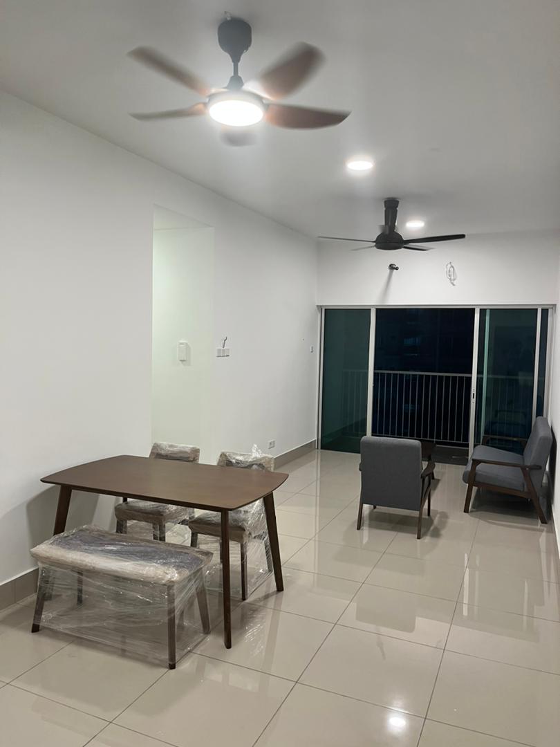 Razak City 800sf par ...