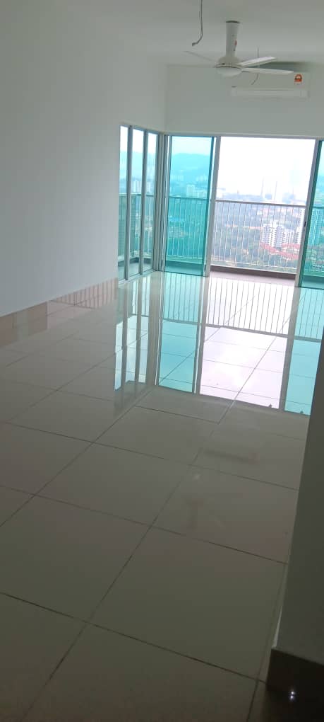 Razak City 1045sf partially - photo 5