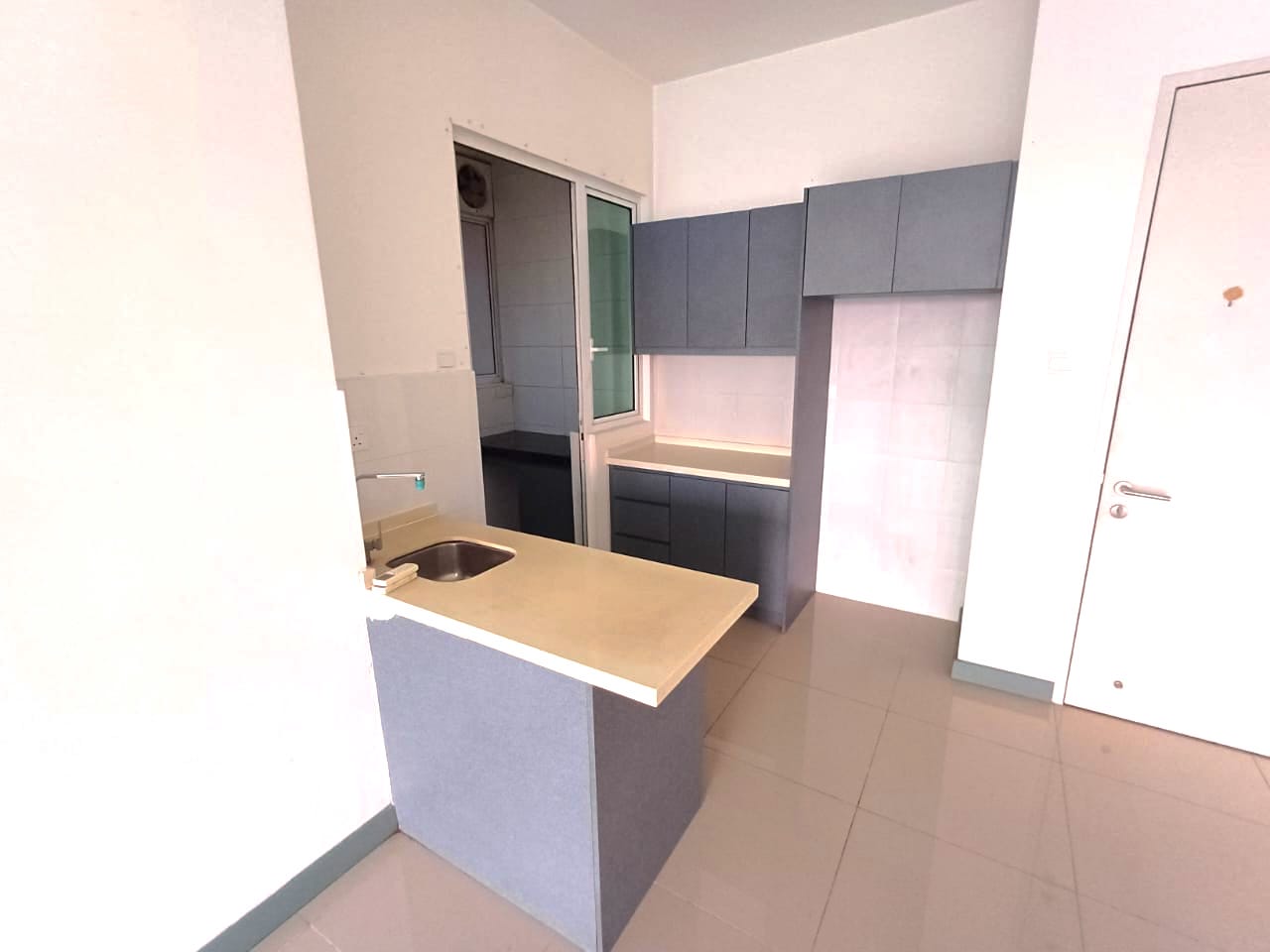 Below Market Value, Freehold Southbank Residence 3 - photo 5