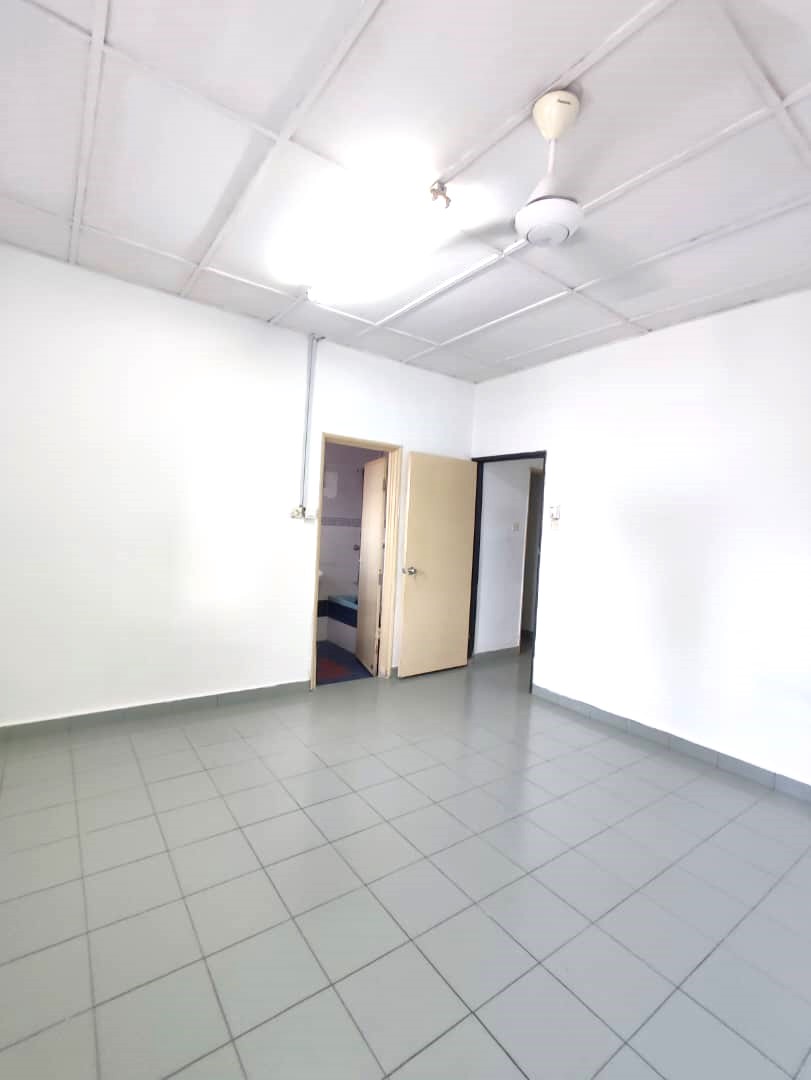2 Storey House Taman Bukit Serdang Seri Kembangan - photo 9