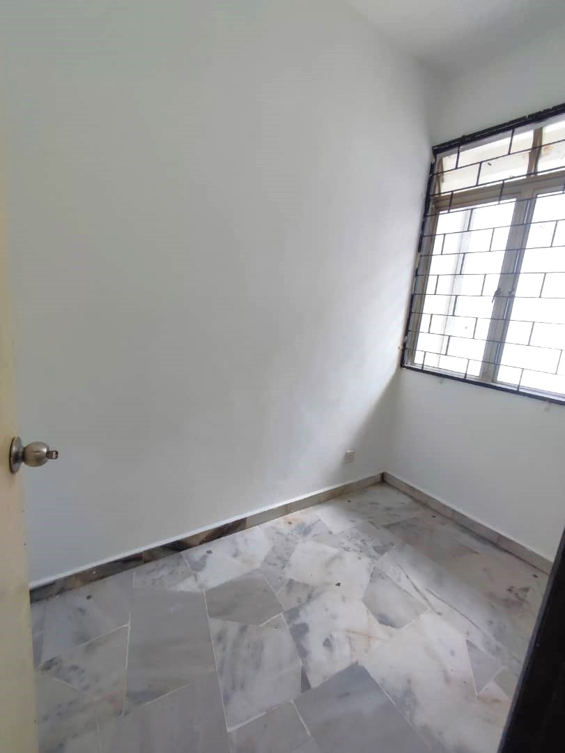 2 Storey House Taman Bukit Serdang Seri Kembangan - photo 12